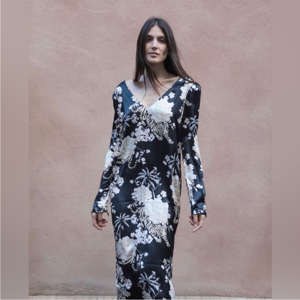Las Suranas Black, Ivory and White Floral Long Sleeve Silk Maxi Dress